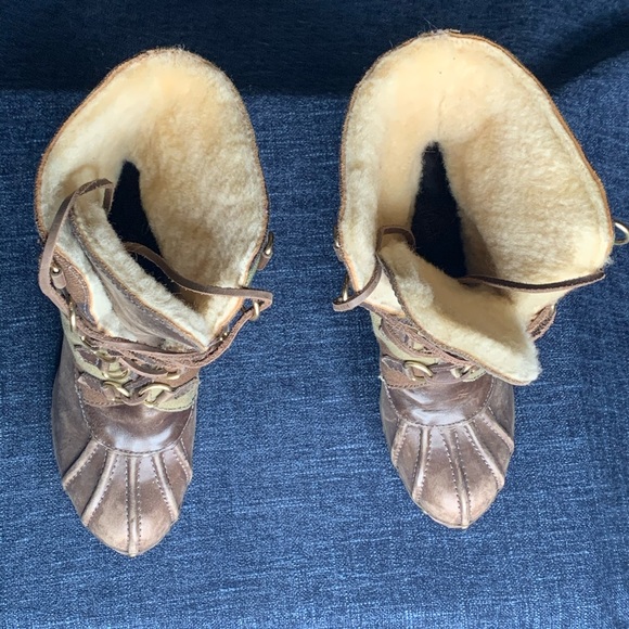 MICHAEL KORS CAMO DUCKBOOT HEELED BOOTIE - Picture 3 of 6